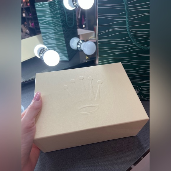 Rolex Datejust 40mm Everose Gold and Steel - Picture 4 of 7